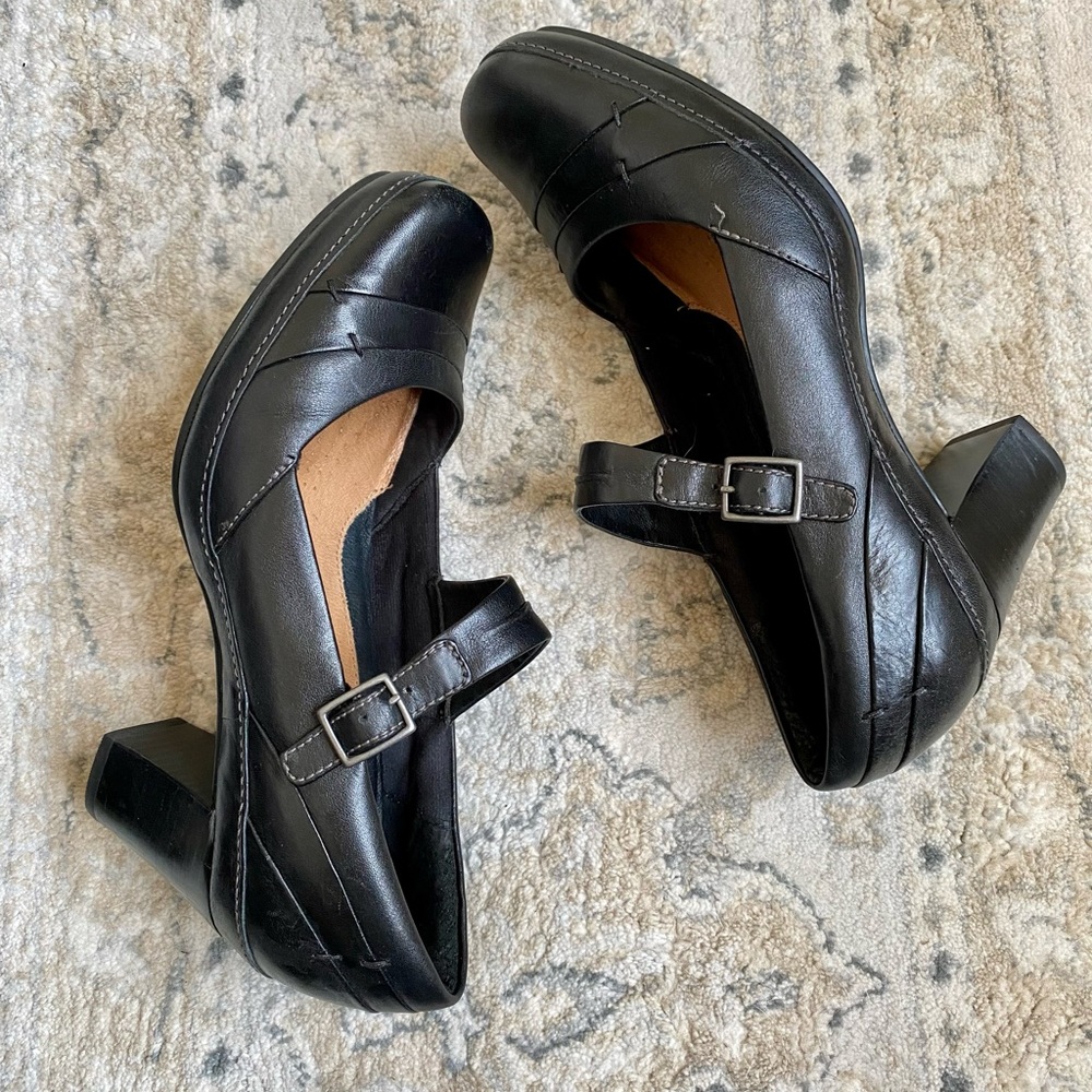 Clarks Artisan Mary Jane Pumps